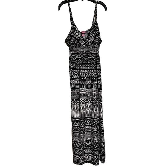 NWOT She's Cool Women's Large Black & White Adjustable Strap V-Neck Maxi Dress - Picture 1 of 4